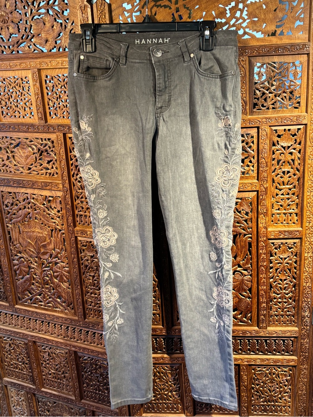 Hannah Gray Straight-Leg Jeans with Side Floral Embroidery